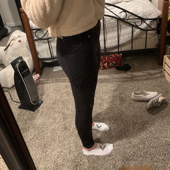 Size 6 Lululemon leggings - Picture 2 of 6